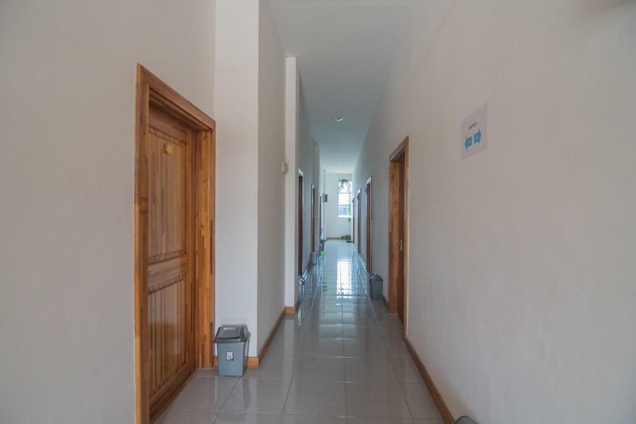 Reddoorz Near Gajah Mada Pontianak Hotel Exterior foto