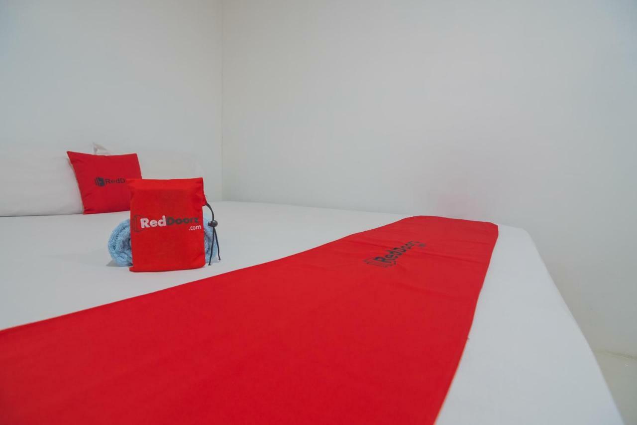 Reddoorz Near Gajah Mada Pontianak Hotel Exterior foto