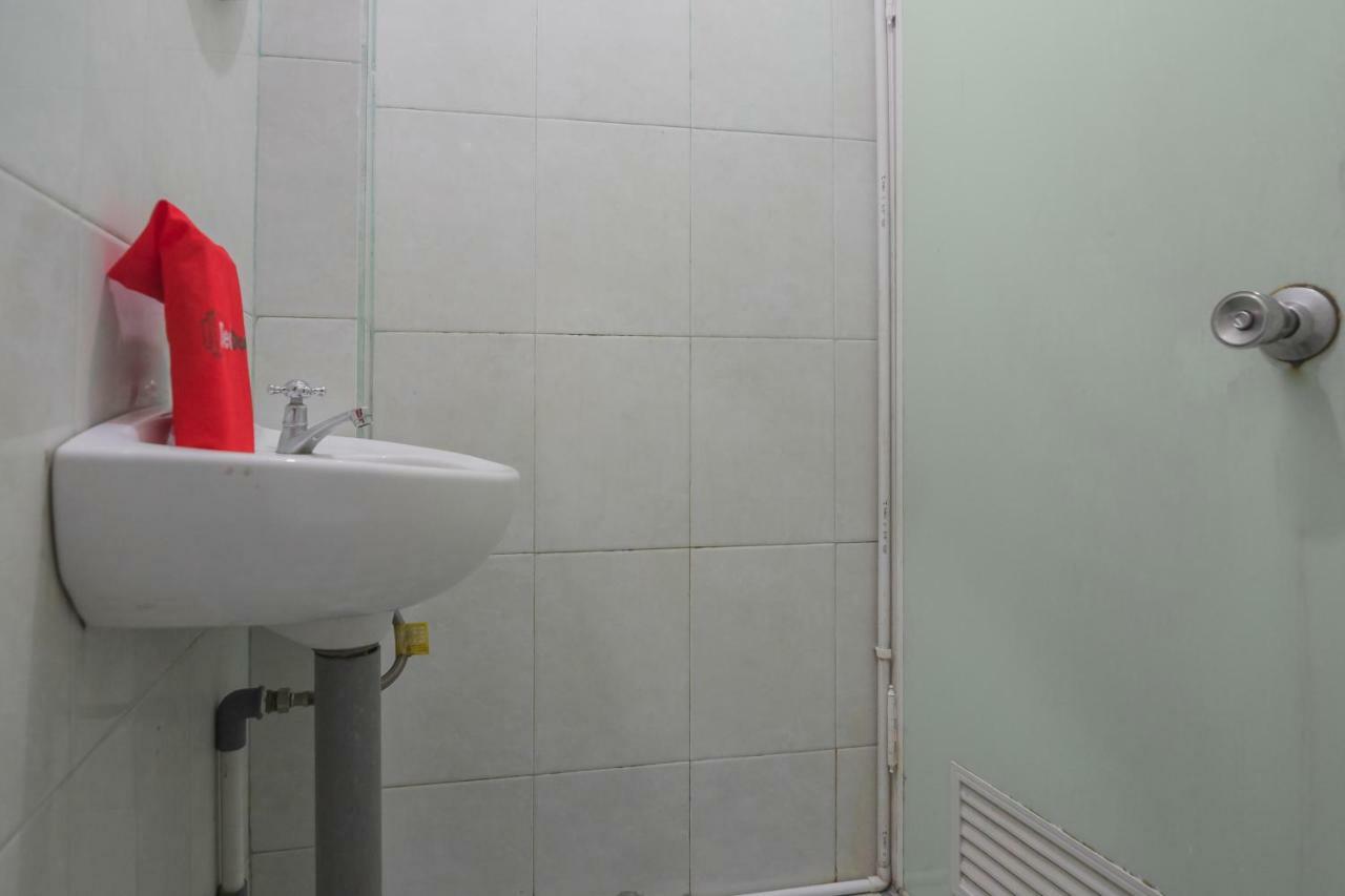 Reddoorz Near Gajah Mada Pontianak Hotel Exterior foto