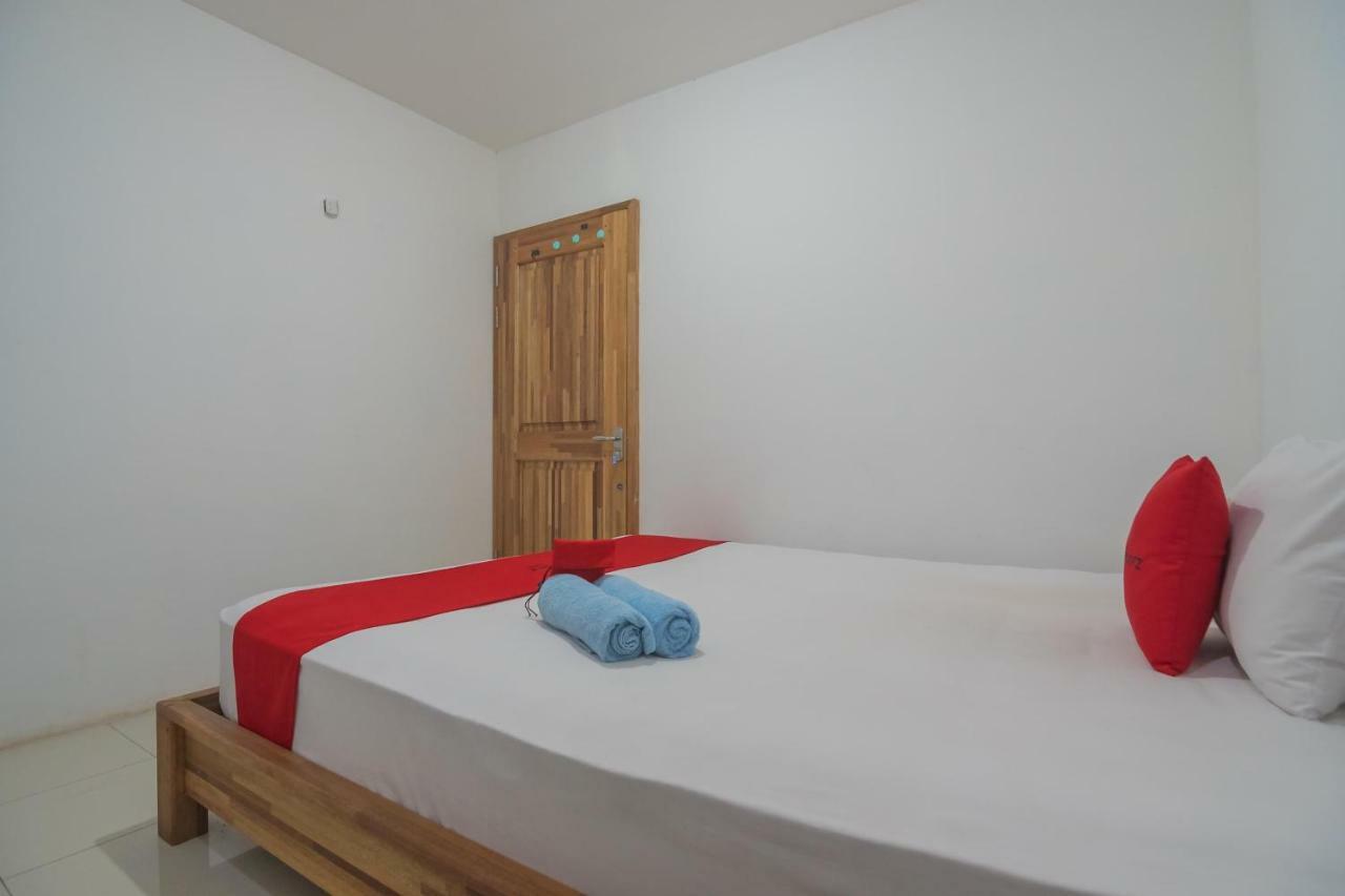 Reddoorz Near Gajah Mada Pontianak Hotel Exterior foto