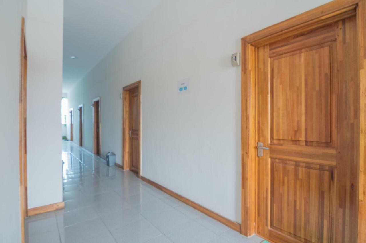 Reddoorz Near Gajah Mada Pontianak Hotel Exterior foto