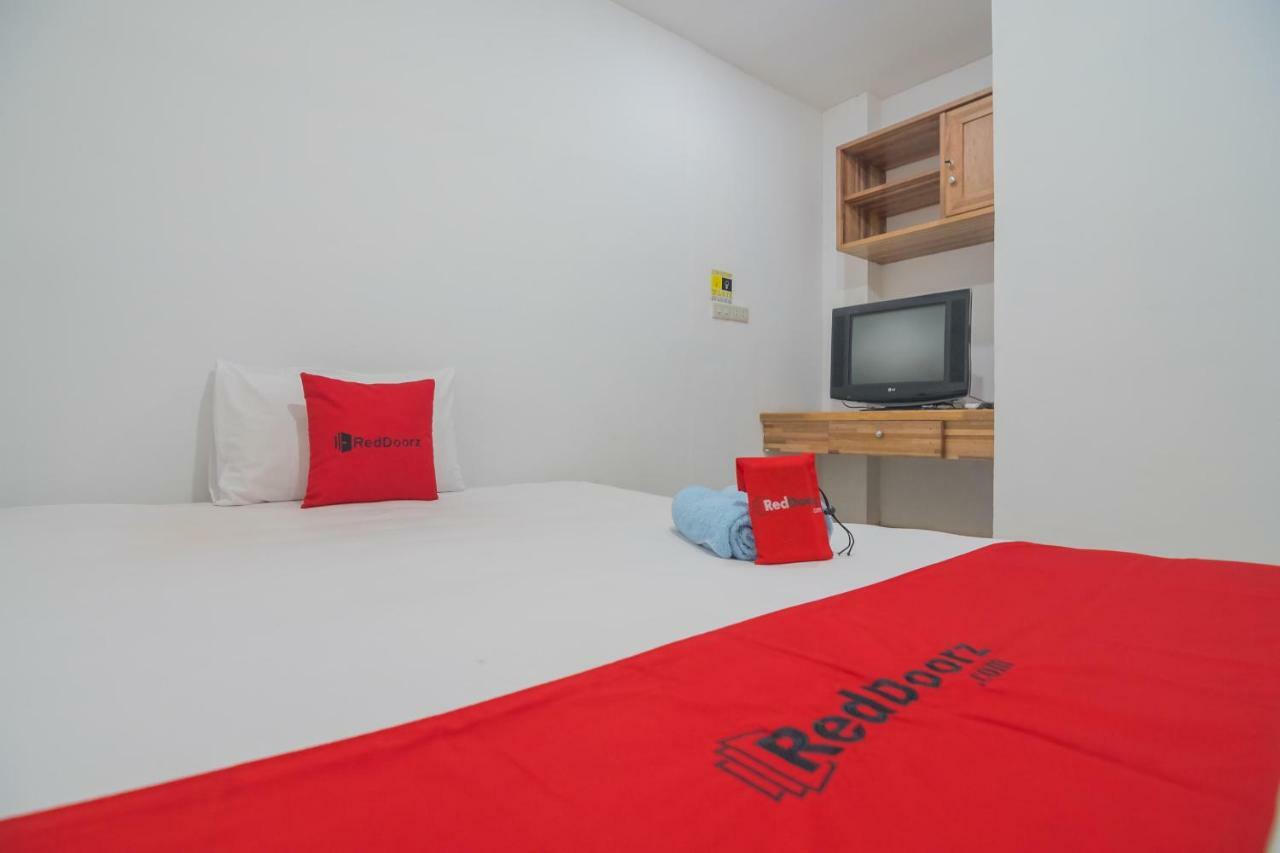 Reddoorz Near Gajah Mada Pontianak Hotel Exterior foto