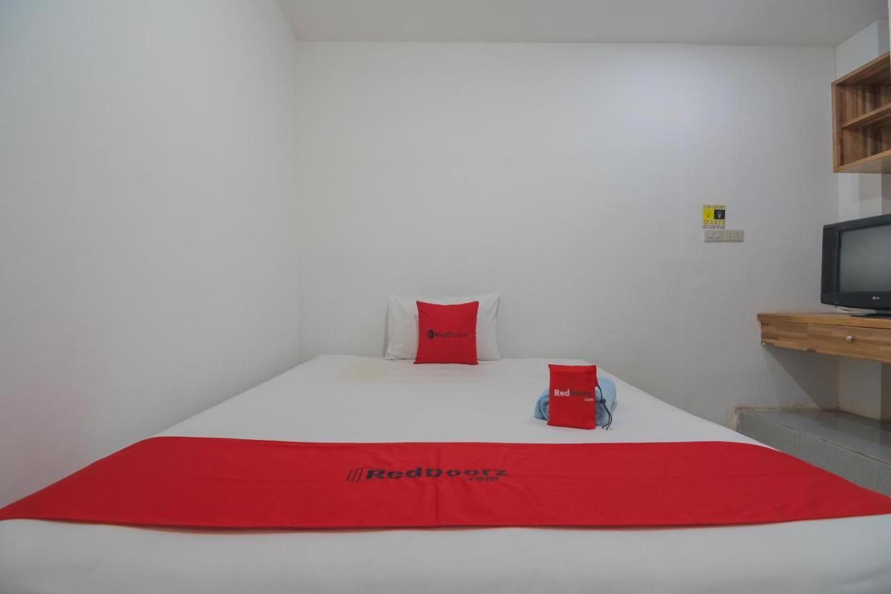 Reddoorz Near Gajah Mada Pontianak Hotel Exterior foto
