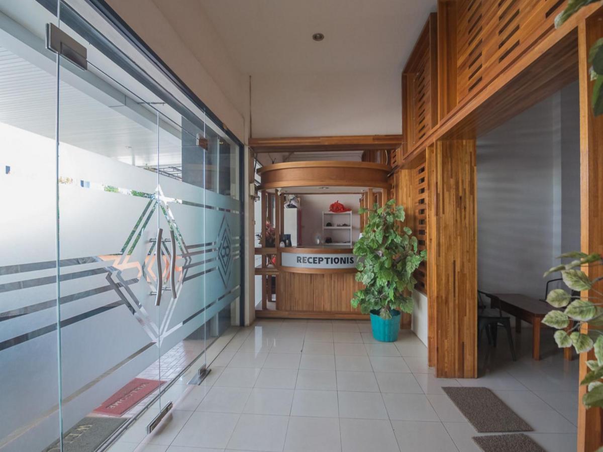 Reddoorz Near Gajah Mada Pontianak Hotel Exterior foto
